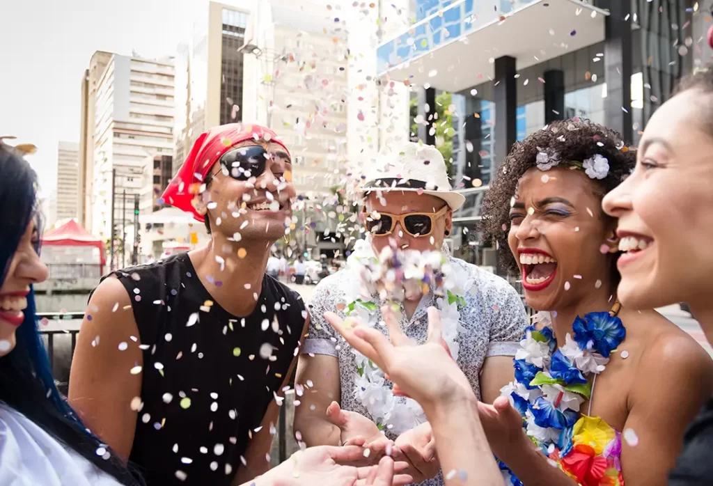 carnaval-festa-de-alegria-e-muita-energia-o-bloco-de-carnaval-do-seu-condominio-esta-pronto